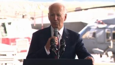Presidente Joe Biden dando un discurso. (Captura de pantalla: CNBC Television-YouTube)