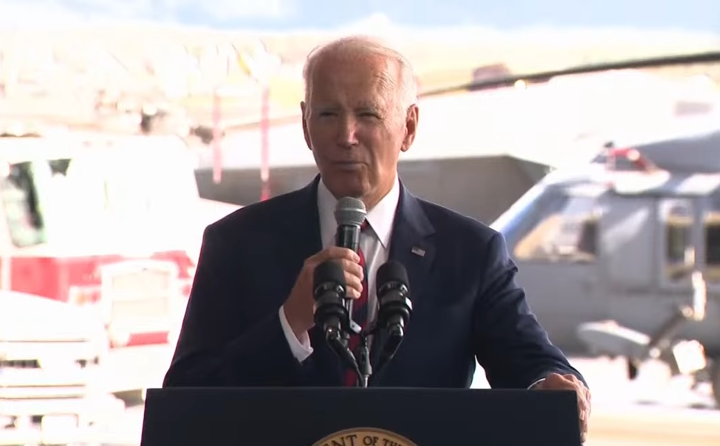 Presidente Joe Biden dando un discurso. (Captura de pantalla: CNBC Television-YouTube)