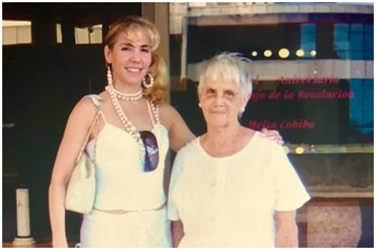 Rebeca Martínez y su madre, Pilar. (Foto: Rebeca Martínez de Cuba- Facebook)