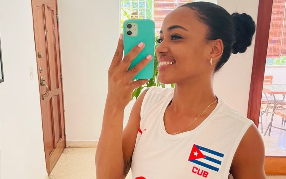 La voleibolista cubana Ellemay Santa Miranda abandona el equipo nacional en Canadá