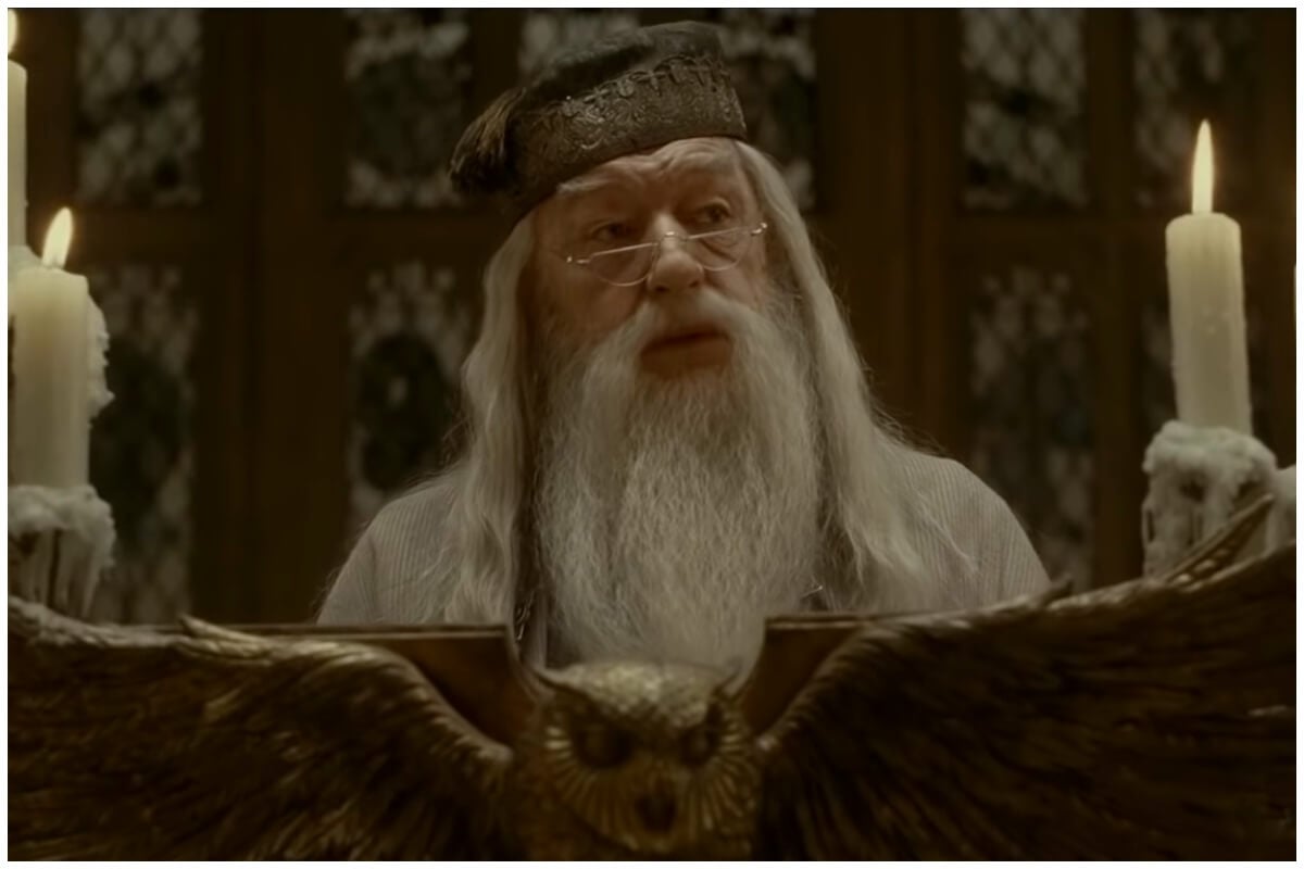sir Michael Gambon, actor de Dumbledore. (Captura de pantalla: Kevin Carlock- YouTube)