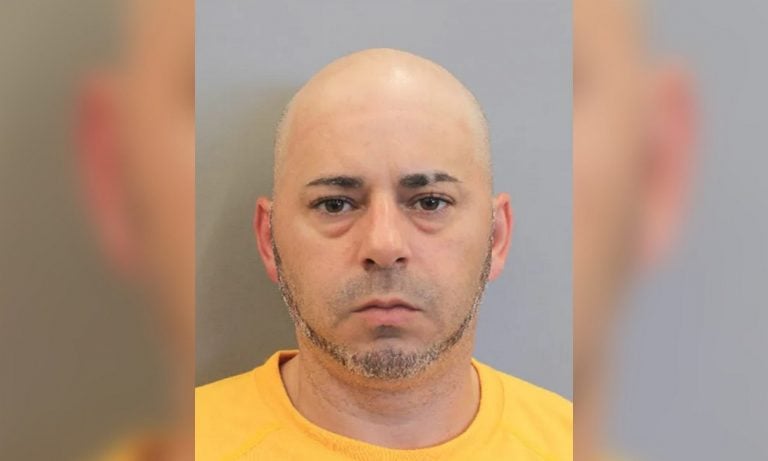 Arrestan a cubano en Houston acusado de agredir y secuestrar a su esposa