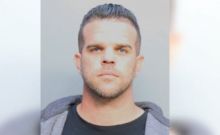 Arrestan a cubano involucrado en manejo de taller ilegal de desguace en Miami-Dade