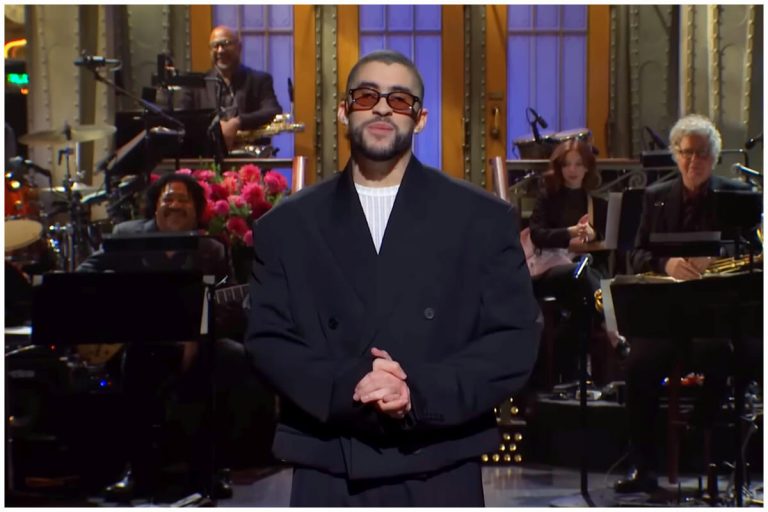 Música y comedia: así fue la actuación de Bad Bunny en ‘Saturday Night Live’