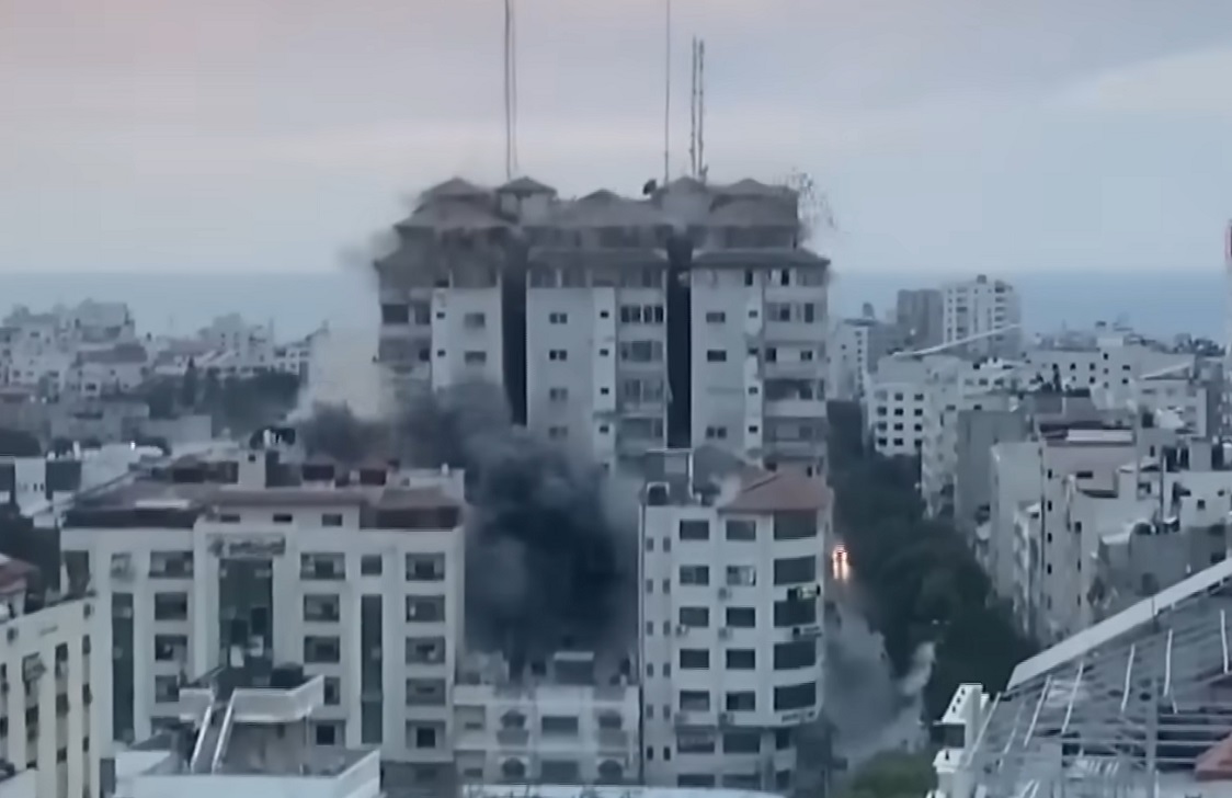 Conflicto entre Israel y grupo Hamás ha acumulado alrededor de 1.000 fallecidos. (Captura de pantalla: PBS NewsHour-YouTube)