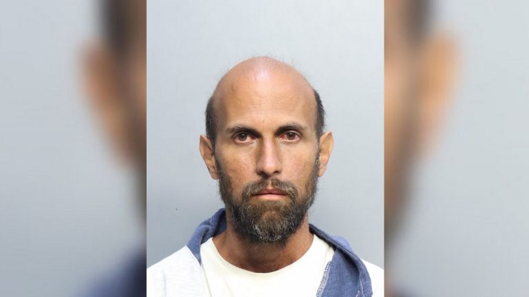 Arrestan a cubano por afirmar ser parte de Hamás y amenazar una escuela judía en Florida