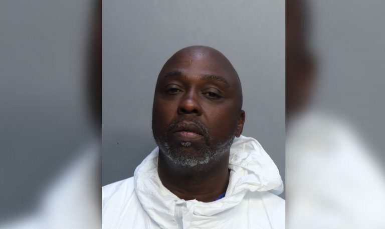 Hombre apuñala a una mujer en Hialeah para poder robarle en su propia casa