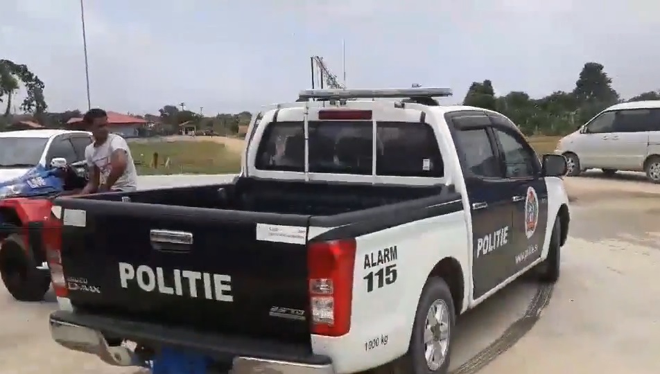 Imagen ilustrativa de una patrulla de policía en Surinam. (Captura de pantalla: HGPTV (Channel16 Cable67)-YouTube)