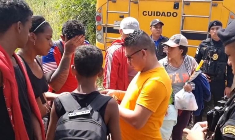 Cubanos entre grupo de más de 300 migrantes detenidos en Guatemala