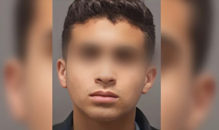 Así fue la llamada al 911 del niño cubano que apuñaló a su madre en Hialeah