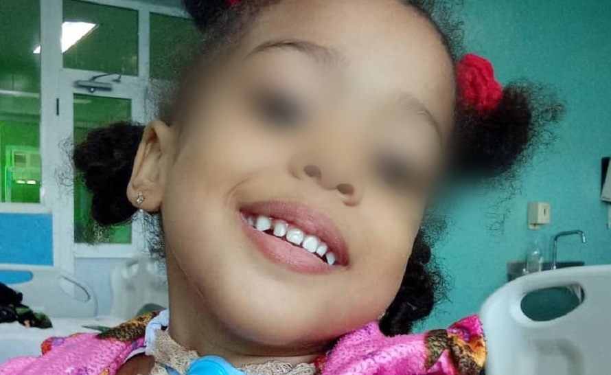Piden ayuda para una niña cubana que fue víctima de negligencia médica. (Foto: GoFundMe)