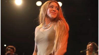 Shakira en el escenario. (Captura de pantalla: Carlos Vives- YouTube)