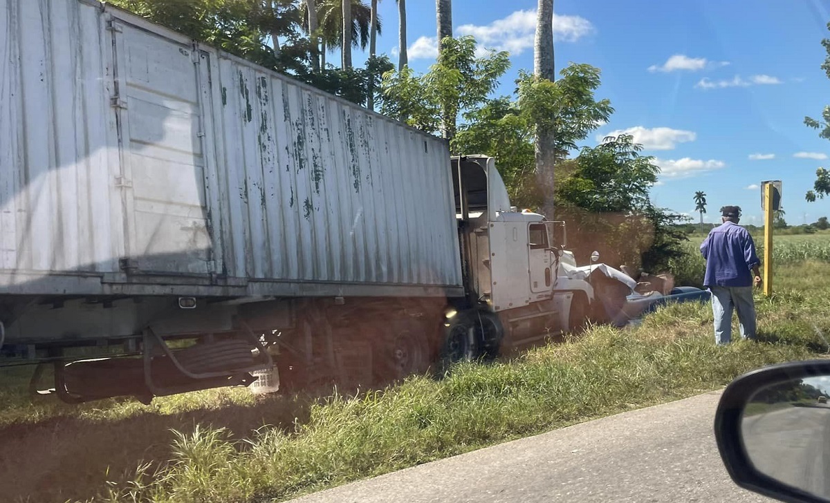 Accidente masivo de tránsito en Ciego de Ávila deja a una persona fallecida. (Foto: Heydar Fernandez Capote-Facebook)