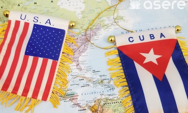 Imagen ilustrativa de las banderas de Cuba y EEUU. (Foto: Asere Noticias)