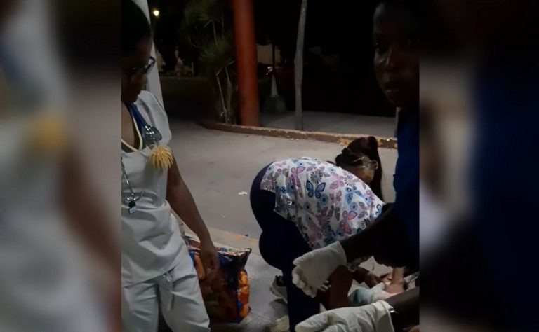 Bebé nació en las puertas de un hospital en La Habana