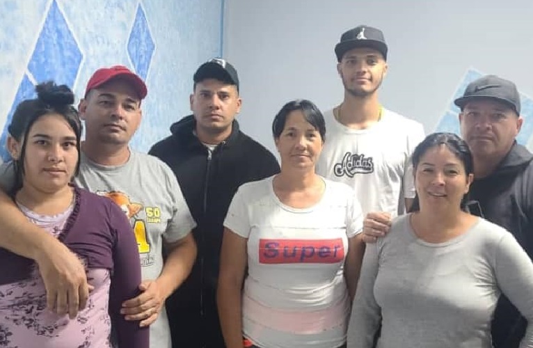 Familia cubana llega a EEUU tras cruzar México. (Foto: Lito Saints-Facebook)
