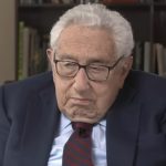 Imagen del exsecretario de Estado de EEUU, Henry Kissinger. (Captura de pantalla:PBS NewsHour-YouTube)