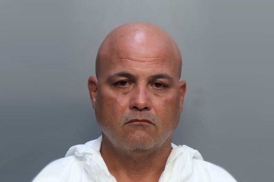 Arrestan a un hombre acusado de asesinar a su propio hijo en Miami-Dade