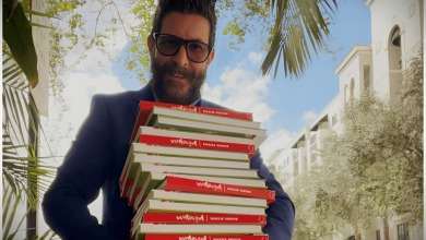 Ricardo Becerra con su libro 'Sabrosura'. (Foto: Ricardo Becerra- Facebook)