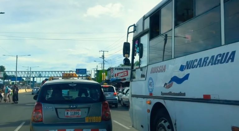 Nicaragua prohíbe a taxistas privados el transportar migrantes cubanos