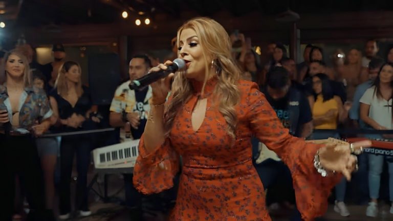 Cantante cubana Lena Burke se aventura como diseñadora de modas