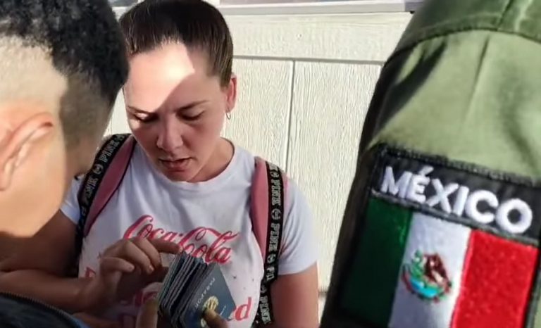 Migrantes cubanos en México denuncian extorsión por parte de agentes del INM
