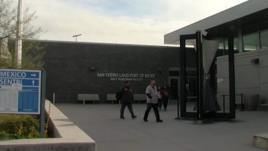 ¿Qué pasará con el CBP One?: EEUU cierra puente fronterizo con México hasta nuevo aviso. (Captura de pantalla © KPBS Public Media-YouTube)