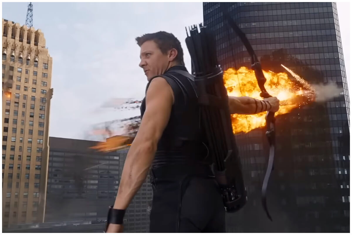 Jeremy Renner como Hawkeye en 'Avengers'. (Captura de pantalla © Keep cool scenes- YouTube)