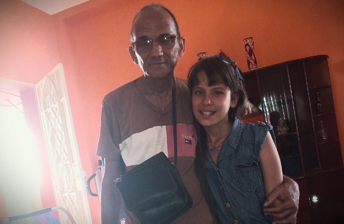 Niña cubana que perdió a su madre en Bolivia logra reunirse con su padre. (Foto © Raquel Espinosa-Facebook)