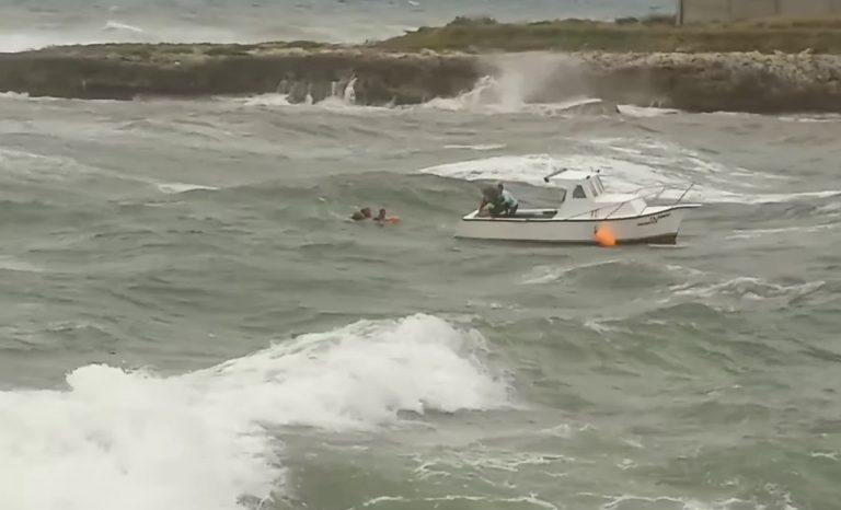 Mayabeque: pescadores son rescatados tras zozobrar en medio de una marejada
