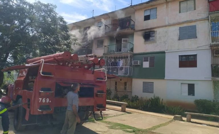 Hombre incendia el apartamento de su expareja en Morón