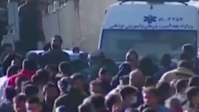 Las personas se reunieron para conmemorar el cuarto aniversario luctuoso del teniente general Qassem Soleimani. (Captura de pantalla © Global News-YouTube)