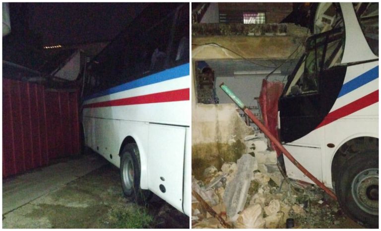 Ómnibus de las FAR se estrella contra una vivienda en La Habana