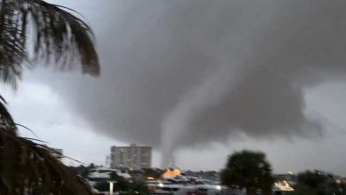 El fenómeno meteorológico generó daños leves en la ciudad.