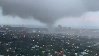 El fenómeno meteorológico derribó varios cables eléctricos. (Captura de pantalla © Craig Setzer, CCM-Twitter)