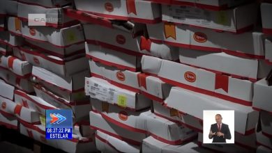 Cajas de pollo almacenadas en la empresa afectada. (Captura de pantalla © Canal Caribe-YouTube)