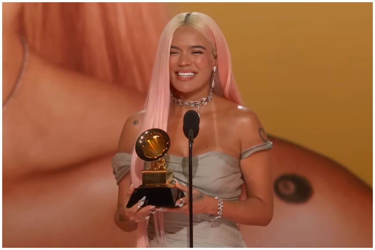 Karol G recibe su primer Grammy anglo por su álbum 'Mañana Será Bonito'. (Captura de pantalla © Record Academy GRAMMY- YouTube)