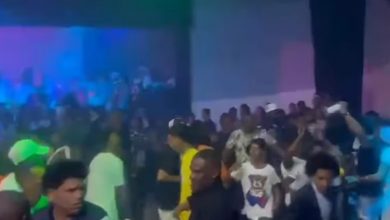 Momento en el que se registró una gran riña en el concierto. (Captura de pantalla © raggamorffa-Instagram)