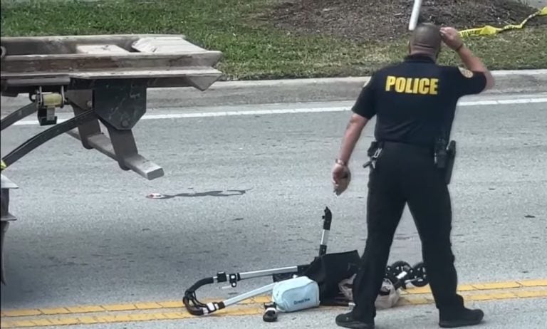 Madre es atropellada por un camión mientras paseaba con su bebé en Miami