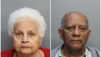 Pareja de ancianos residente en Hialeah es arrestada por fraude. (Captura de pantalla © AmericaTeVe Miami-YouTube)