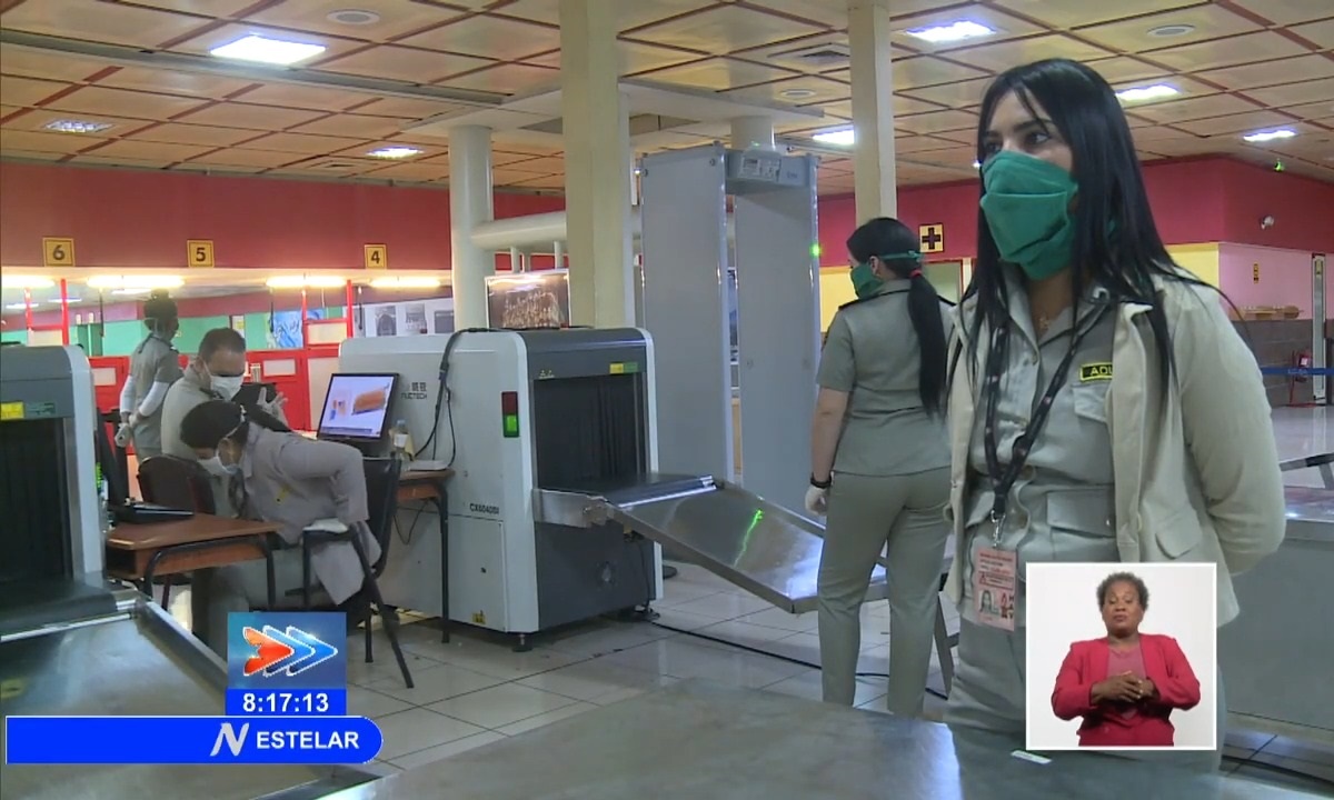 Aduana de Cuba en uno de los aeropuertos de la Isla. (Captura de pantalla © Canal Caribe-YouTube)