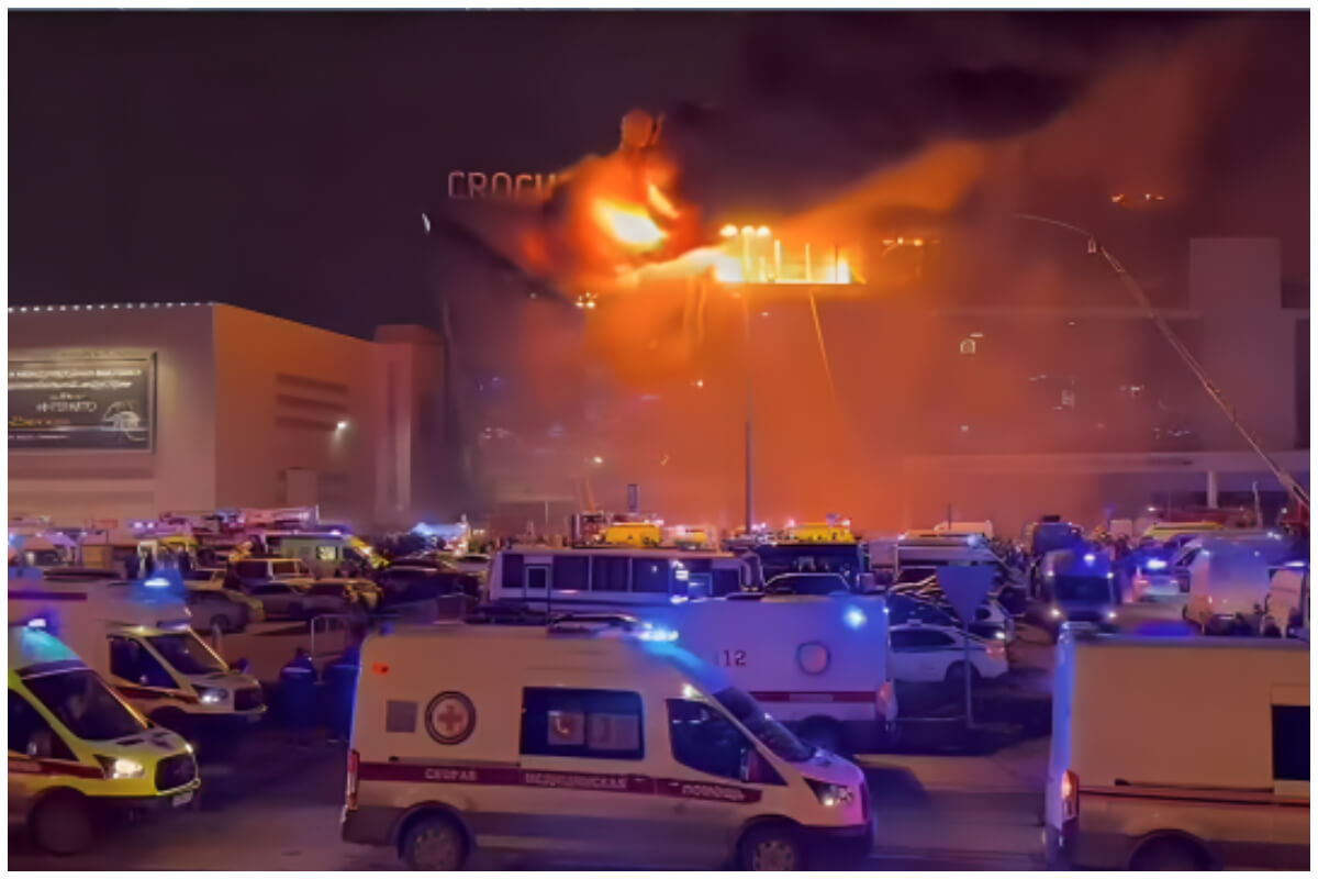 Atentado de ISIS en Moscú dejó más de un centenar de muertos al incendiar una sala de conciertos. (Captura de pantalla © Телеканал Дождь- YouTube)