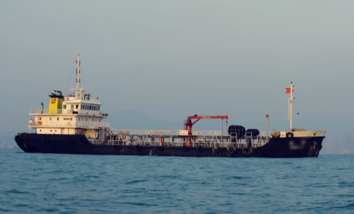 Imagen ilustrativa de un buque petrolero. (Captura de pantalla © Bloomberg Originals-YouTube)