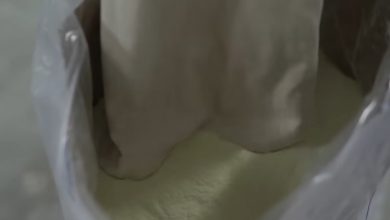 Imagen ilustrativa de un costal de leche en polvo. (Captura de pantalla © Wondastic Tech-YouTube)