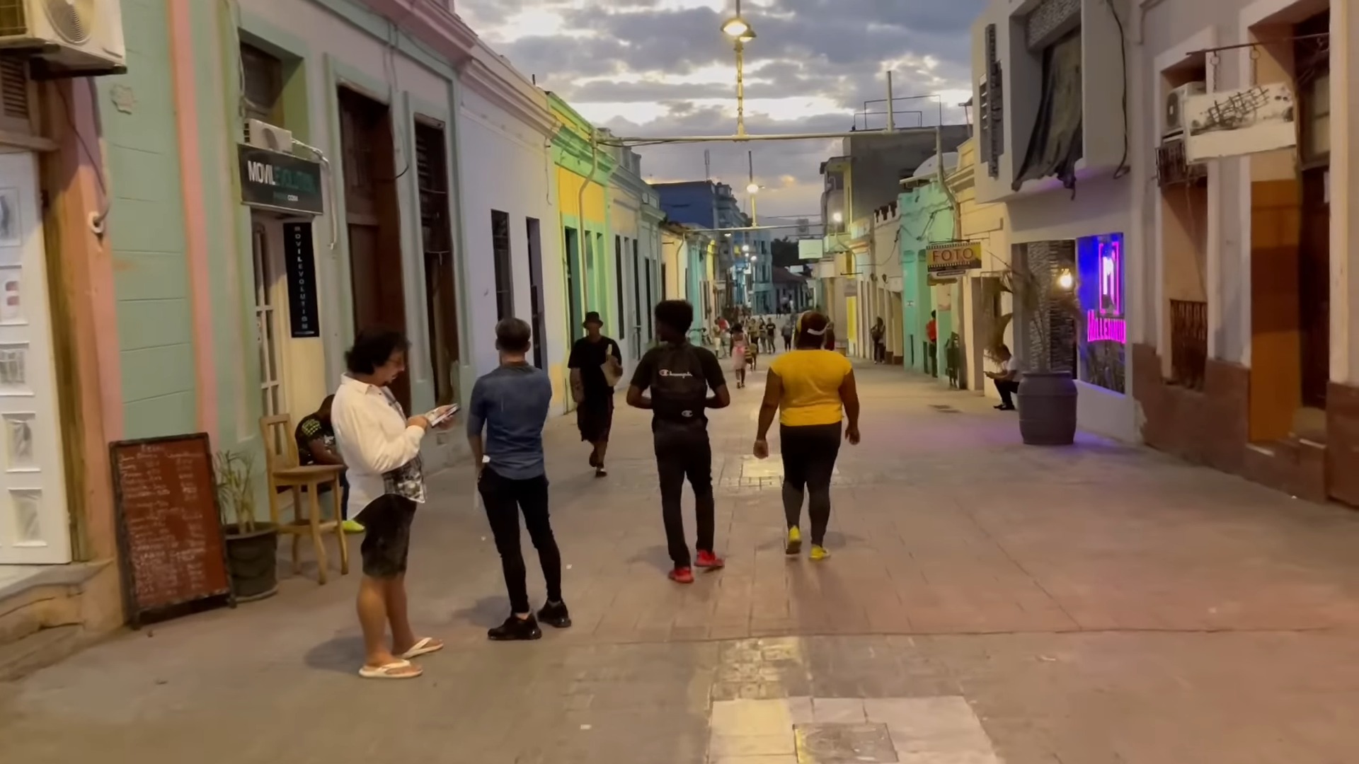 Imagen ilustrativa de las calles de Santiago de Cuba. (Captura de pantalla © Literally Cuban-YouTube)