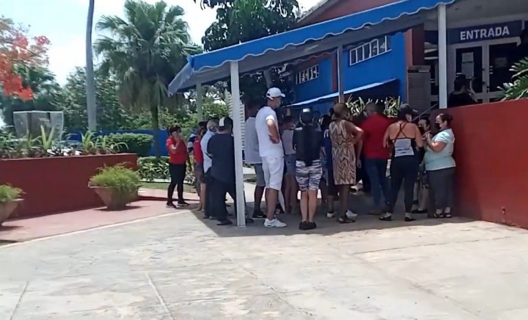 Denuncian corrupción y favoritismo en tiendas MLC de La Habana