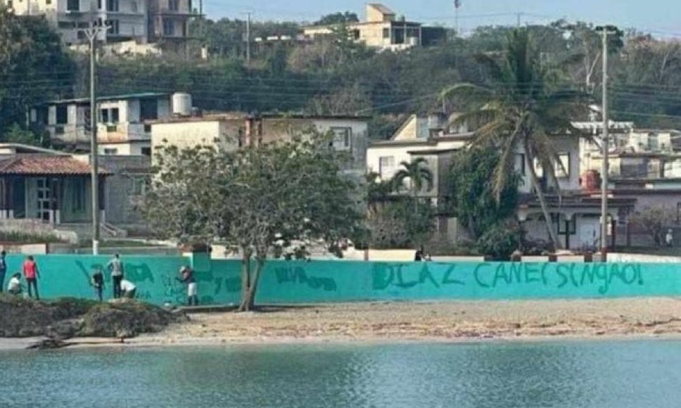 Aparecen mensajes en contra de Díaz-Canel en Matanzas. (Foto © Adrian González García-Facebook)
