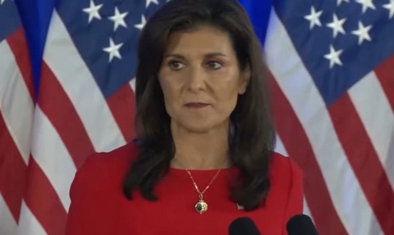 Nikki Haley se retira de las primarias republicanas