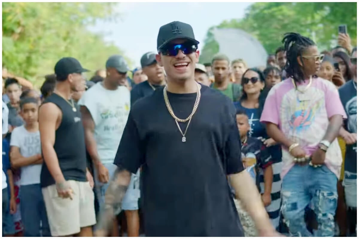 Oniel Bebeshito, uno de los reguetoneros que están cobrando fama últimamente. (Captura de pantalla © Planet Récords- YouTube)