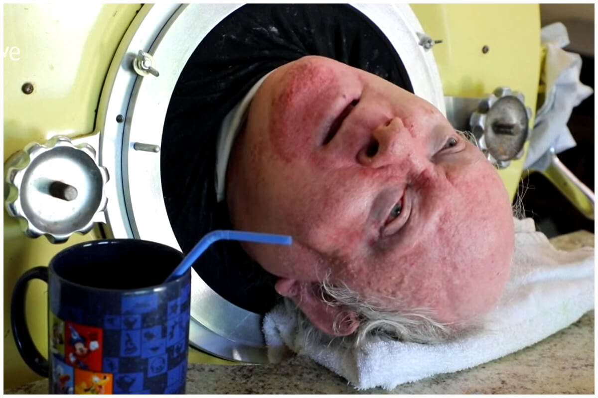 Paul Alexander, hombre que vivió 70 años confinado a una cápsula de respiración artificial. (Captura de pantalla © RTVE Noticias- YouTube)